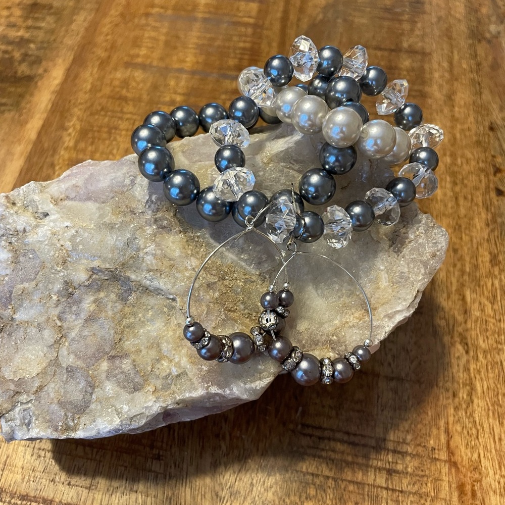 Gray and pearl bracket and earrings set